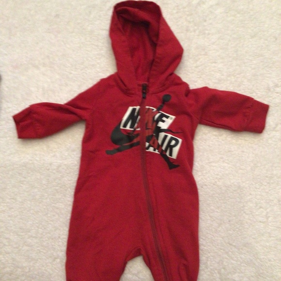 Nike Air Red Baby Onesie – Size 0-3 Months (Preowned) 👶❤️ - Picture 2 of 4